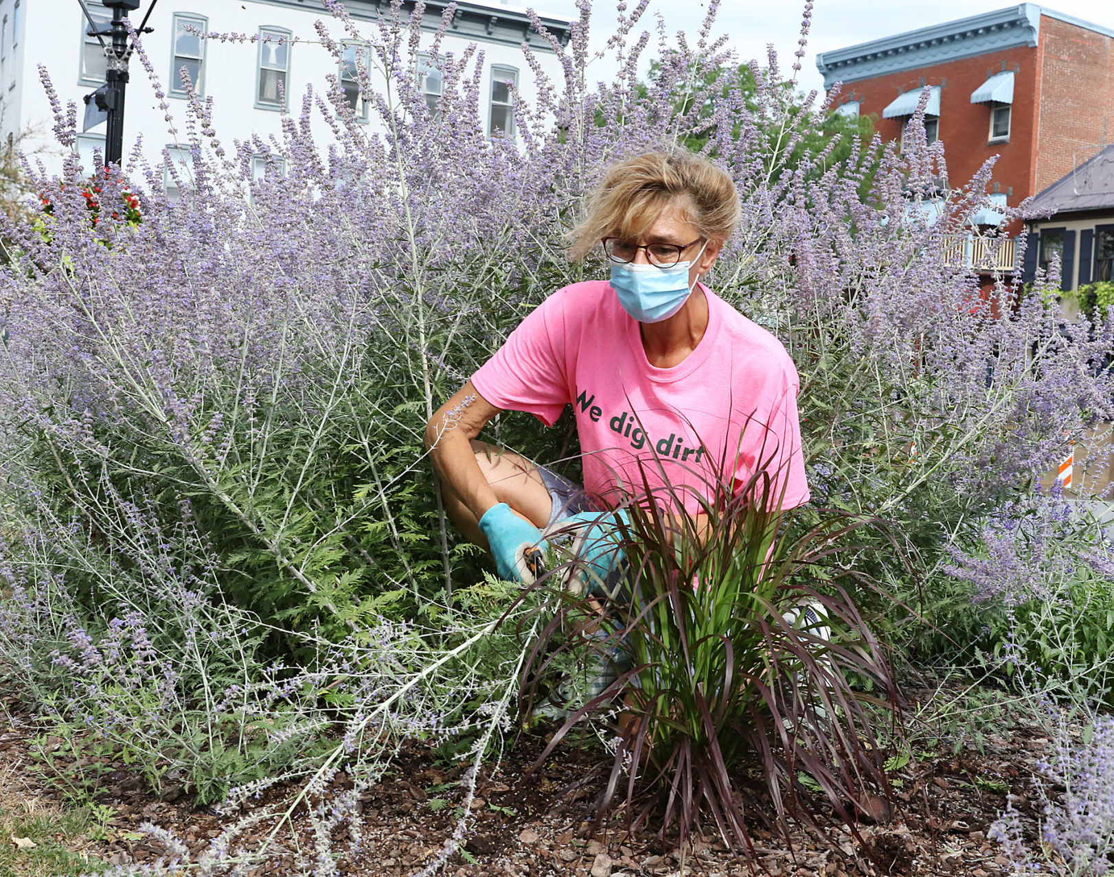 Garden club tidies center square